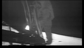 الهبوط على سطح القمر: خطوات ناسا التاريخية على الشاطئ السماوي