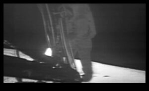 الهبوط على سطح القمر: خطوات ناسا التاريخية على الشاطئ السماوي