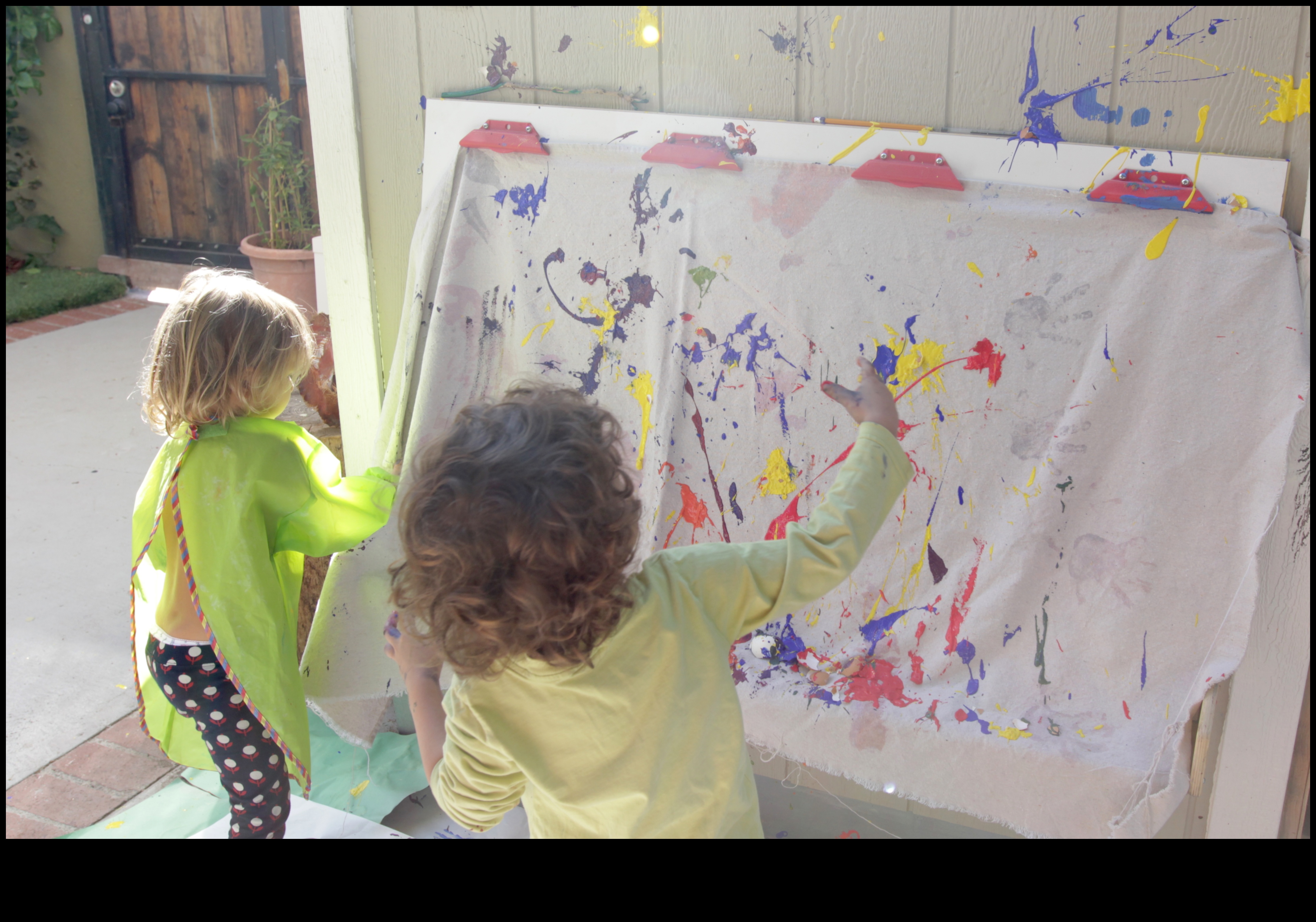 فرشاة الرسم المرحة: رعاية الإبداع لدى الطفل